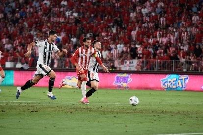 Leo Baptistao siempre aporta goles al Almería.