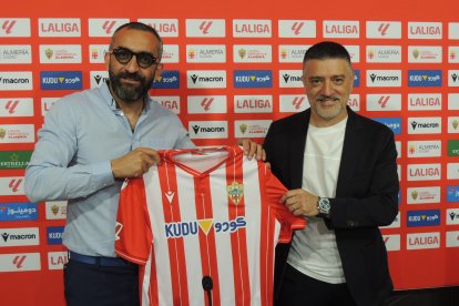 Una presentación donde solo tomaba la palabra el entrenador.