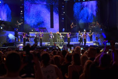 El cantante cautivó al público en la noche de apertura de su gira