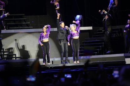 El cantante Chayanne sobre el escenario durante el arranque de su gira en Almería