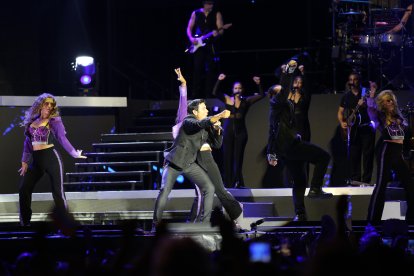 Chayanne durante su primera actuación de la gira de Almería