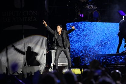 Chayanne en plena actuación durante el inicio de su tour en Almería