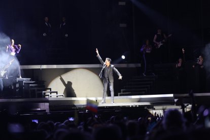 El cantante Chayanne interpreta sus éxitos en el estreno de su gira en Almería