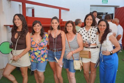 Cecilia, Luisa, Lol, Loli ,Vero y Desi