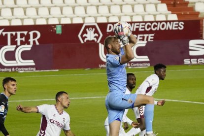 Mientras que estaba en el Almería fue internacional con Georgia.