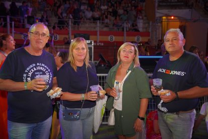 Juan Jesús, Isabel, Maritiscar y Juan acudieron al concierto de Antonio Orozco.