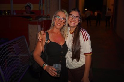 Isa y Leire cerraron la noche con la actuación de Antonio Orozco.