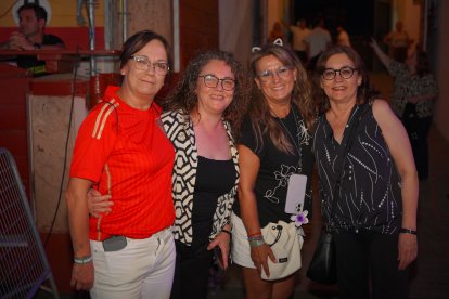 Mari Carmen, Milagros, Loli y Loli acudieron juntas al concierto de Antonio Orozco.