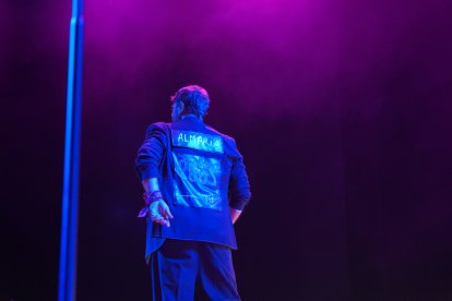 Antonio Orozco emocionó al público almeriense con un concierto repleto de algunos de los grandes éxitos de su carrera.
