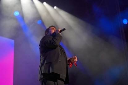 Antonio Orozco emocionó al público almeriense con un concierto repleto de algunos de los grandes éxitos de su carrera.