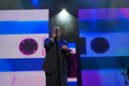 Antonio Orozco emocionó al público almeriense con un concierto repleto de algunos de los grandes éxitos de su carrera.