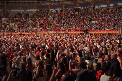 Los asistentes disfrutaron de una noche marcada por la música y el buen ambiente en Siente La Plaza.