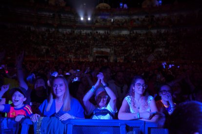 Los asistentes disfrutaron de una noche marcada por la música y el buen ambiente en Siente La Plaza.