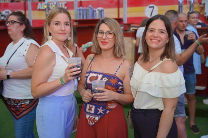 Encarni, Jessica y Laura disfrutaron juntas de la cita musical.