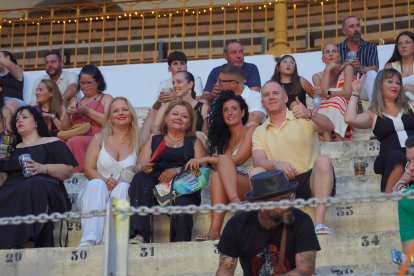 Los asistentes disfrutaron del concierto desde el tendido 8 de la Plaza de Toros.