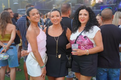 Ana, Marilola y Maribel posaron antes del comienzo del espectáculo.