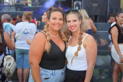 Estela y Carmen compartieron una noche de música en la Plaza de Toros.