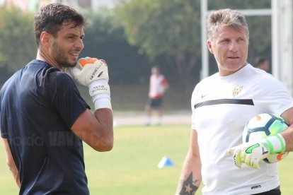René, muy querido por Almería y Ángel Férez en el campo Anexo.