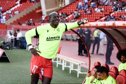 Dion Lopy fue suplente en el partido frente al Real Zaragoza en Almería.