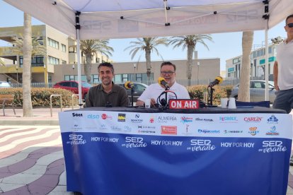 Joaquín Pérez de la Blanca, concejal de turismo promoción de la ciudad con Alfredo Casas en el set de Cadena SER.