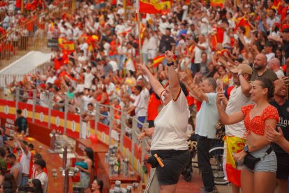 Almería persigue el sueño de 2010 entre cánticos, banderas y una fiesta que ya mira a la final.