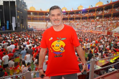 Almería persigue el sueño de 2010 entre cánticos, banderas y una fiesta que ya mira a la final.