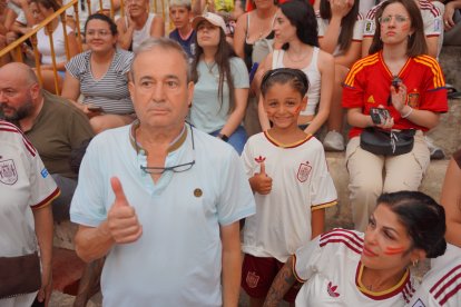 Almería persigue el sueño de 2010 entre cánticos, banderas y una fiesta que ya mira a la final.