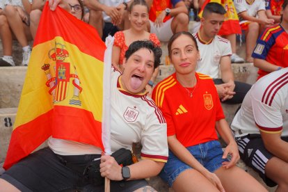 Almería persigue el sueño de 2010 entre cánticos, banderas y una fiesta que ya mira a la final.