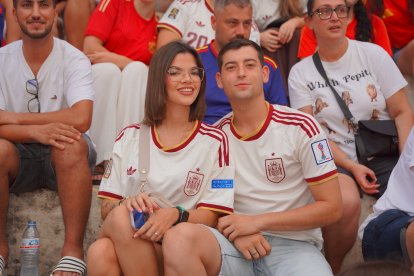 Almería persigue el sueño de 2010 entre cánticos, banderas y una fiesta que ya mira a la final.
