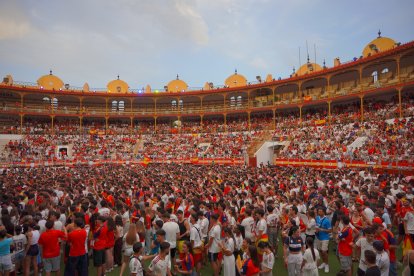 Almería persigue el sueño de 2010 entre cánticos, banderas y una fiesta que ya mira a la final.