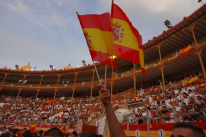 Almería persigue el sueño de 2010 entre cánticos, banderas y una fiesta que ya mira a la final.