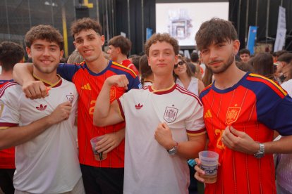 Almería persigue el sueño de 2010 entre cánticos, banderas y una fiesta que ya mira a la final.