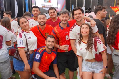 Almería persigue el sueño de 2010 entre cánticos, banderas y una fiesta que ya mira a la final.