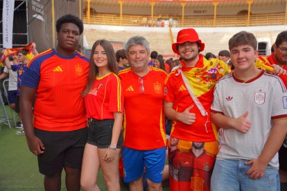 Almería persigue el sueño de 2010 entre cánticos, banderas y una fiesta que ya mira a la final.