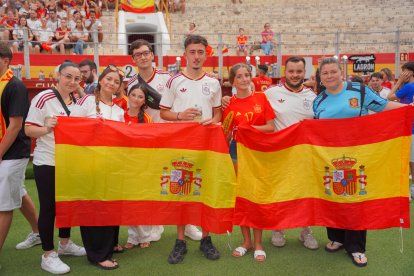 Almería persigue el sueño de 2010 entre cánticos, banderas y una fiesta que ya mira a la final.