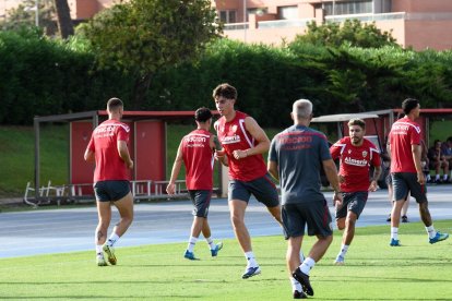 Día I del Almería de Pimienta con 30 futbolistas en el campo Anexo.