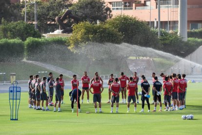 Día I del Almería de Pimienta con 30 futbolistas en el campo Anexo.