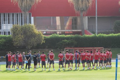 Día I del Almería de Pimienta con 30 futbolistas en el campo Anexo.