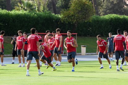 Día I del Almería de Pimienta con 30 futbolistas en el campo Anexo.
