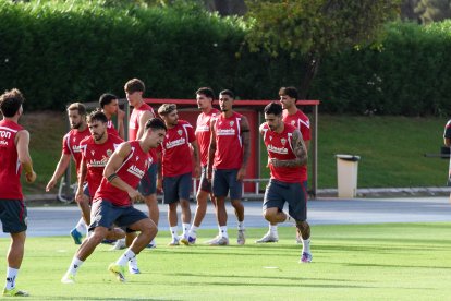 Día I del Almería de Pimienta con 30 futbolistas en el campo Anexo.