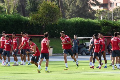 Día I del Almería de Pimienta con 30 futbolistas en el campo Anexo.