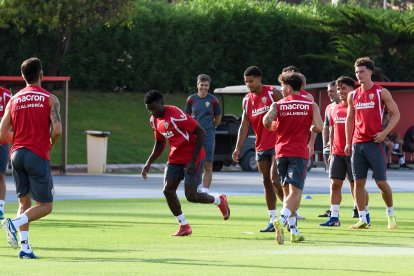 Día I del Almería de Pimienta con 30 futbolistas en el campo Anexo.