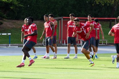 Día I del Almería de Pimienta con 30 futbolistas en el campo Anexo.