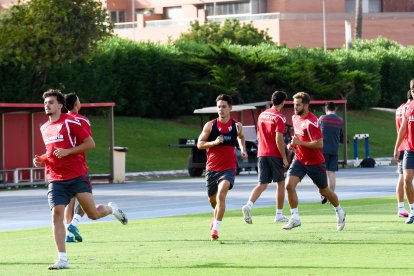 Día I del Almería de Pimienta con 30 futbolistas en el campo Anexo.