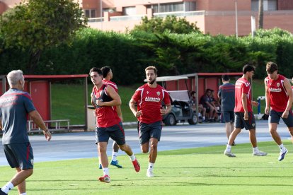 Día I del Almería de Pimienta con 30 futbolistas en el campo Anexo.