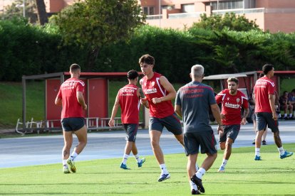 Día I del Almería de Pimienta con 30 futbolistas en el campo Anexo.