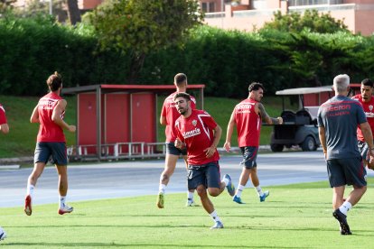 Día I del Almería de Pimienta con 30 futbolistas en el campo Anexo.