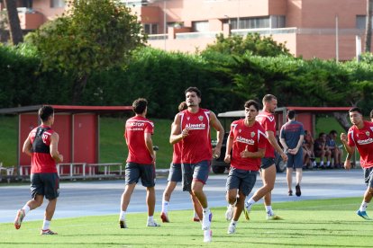 Día I del Almería de Pimienta con 30 futbolistas en el campo Anexo.