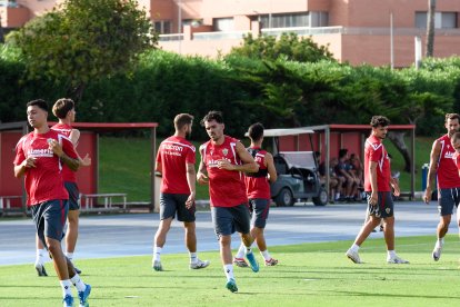 Día I del Almería de Pimienta con 30 futbolistas en el campo Anexo.