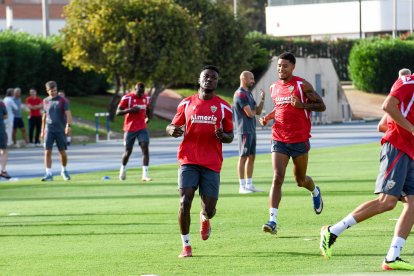 Día I del Almería de Pimienta con 30 futbolistas en el campo Anexo.